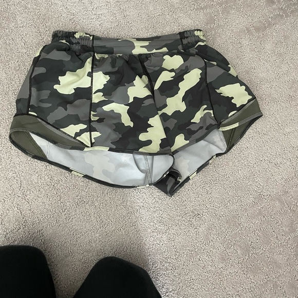 Discontinued Lululemon Neon Camo 4” Hotty Hot High Rise Lined Short - Picture 3 of 3
